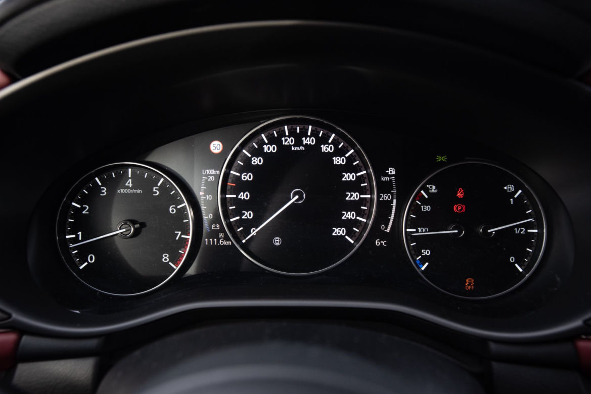 Toyota Corolla 2.0 Hybrid Dynamic Force 184 KM e-CVT vs Mazda 3 Skyactiv-X 180 KM 6MT AWD