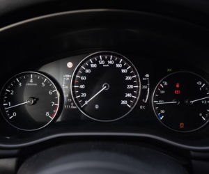 Toyota Corolla 2.0 Hybrid Dynamic Force 184 KM e-CVT vs Mazda 3 Skyactiv-X 180 KM 6MT AWD