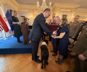 Wręczenie Krzyża Wielkiego Orderu Zasługi RP rodzicom Michaela Ollisa w Waszyngtonie, DC