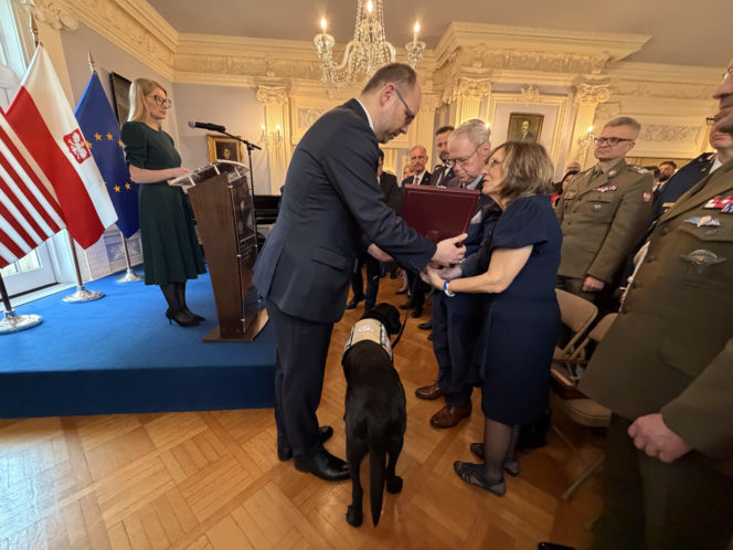 Wręczenie Krzyża Wielkiego Orderu Zasługi RP rodzicom Michaela Ollisa w Waszyngtonie, DC