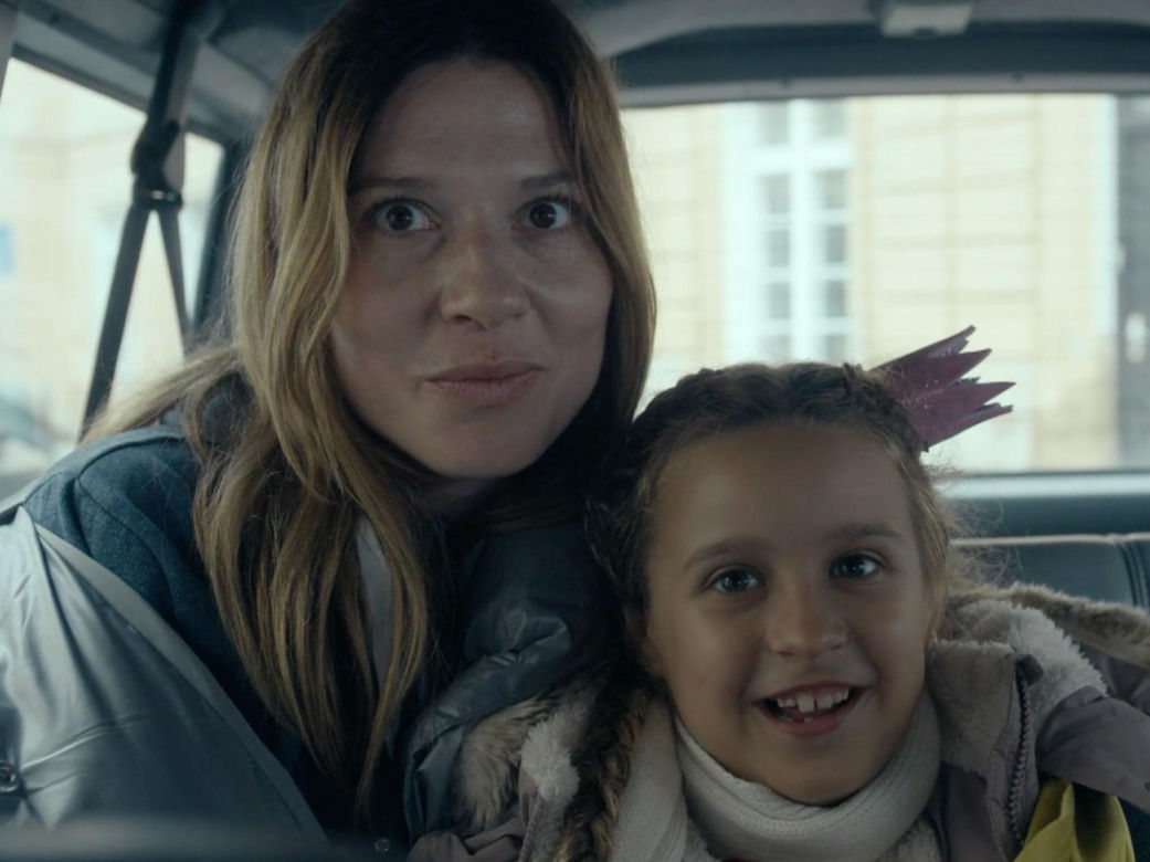 Będziemy mieszkać razem, odcinek 2 Anna (Oksana Cherkashyna), Waria (Zlata Kardash)