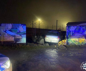 Nie zatrzymał się do kontroli, bo był pijany, poszukiwany i posiadał 3 zakazy prowadzenia auta