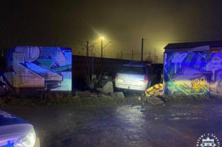 Nie zatrzymał się do kontroli, bo był pijany, poszukiwany i posiadał 3 zakazy prowadzenia auta