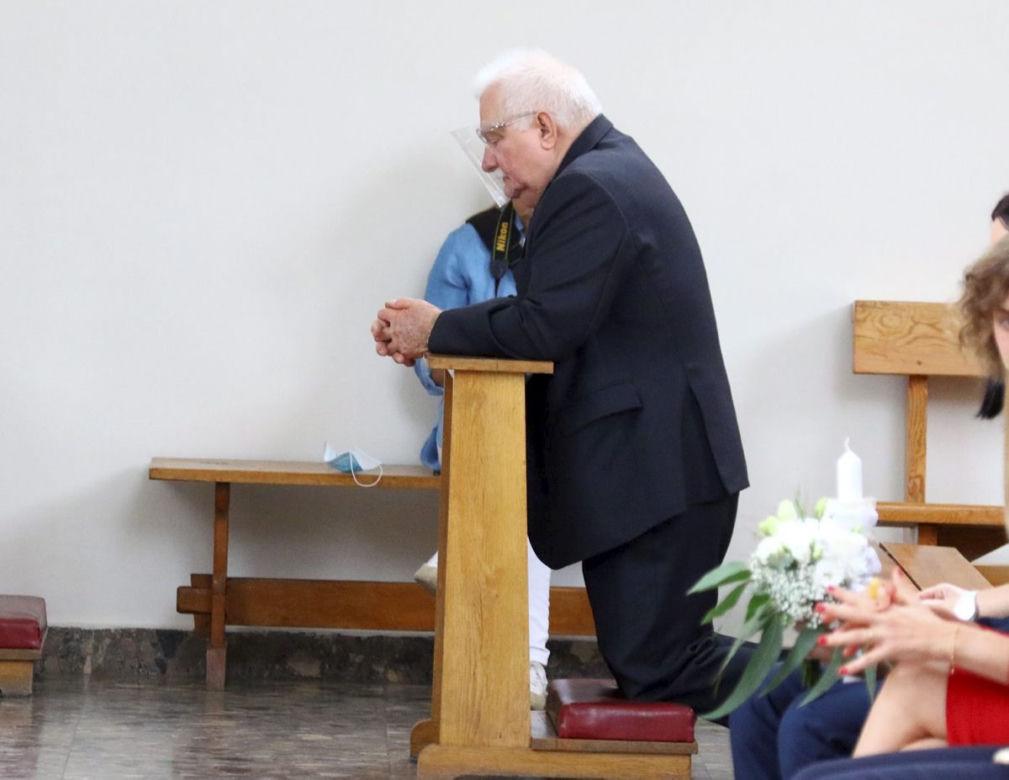 Lech Wałęsa na mszy świętej