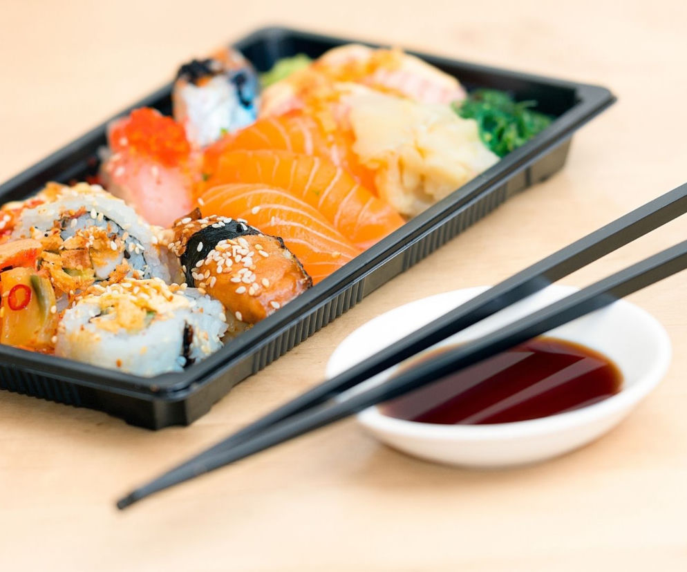 Ten pasożyt wygląda jak sushi, ale krwiożerczą naturę ! Gdzie go zobaczyć? 