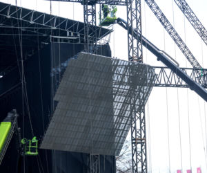 Scena Sylwestra z Dwójką TVP w trakcie budowy