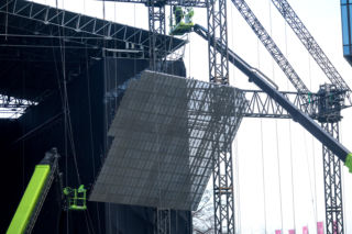 Scena Sylwestra z Dwójką TVP w trakcie budowy