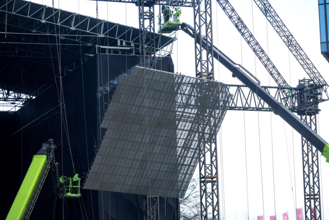 Scena Sylwestra z Dwójką TVP w trakcie budowy