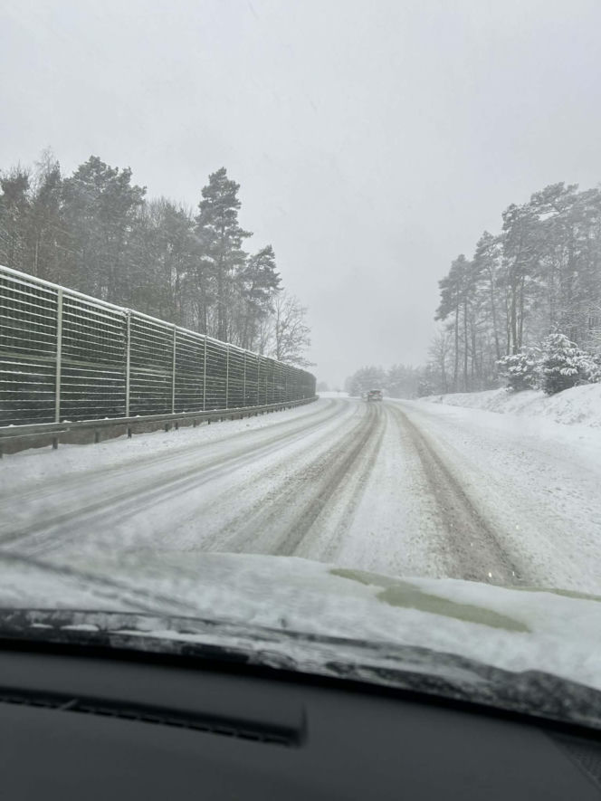 Potężne śnieżyce w woj. warmińsko-mazurskim. Najgorsze dopiero nadchodzi. Wydano czerwony alert