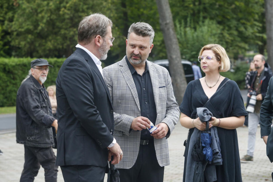 Pogrzeb Joanny Kołaczkowskiej. Tak pożegnali ją przyjaciele z kabaretu. Borek płakała jak uczennica