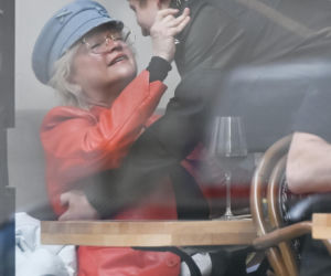 Katarzyna Figura przytula Maćka Musiałowskiego