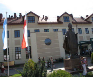 Za 3 miliony od Ziobry O. Rydzyk nauczy sedziów jak pudrować nosek