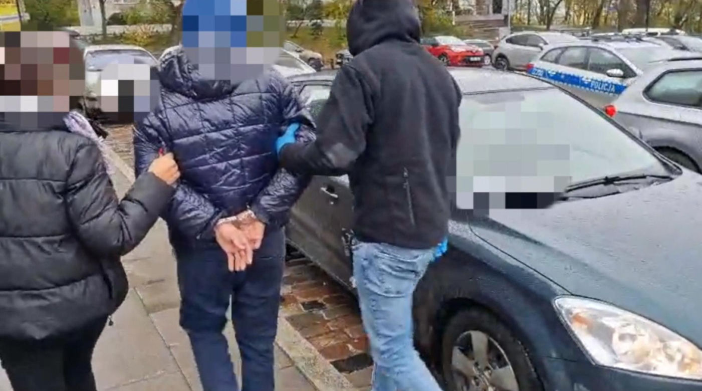 Naćpany kierowca w rękach policji. To on wciągał biały proszek za kierownicą taksówki!