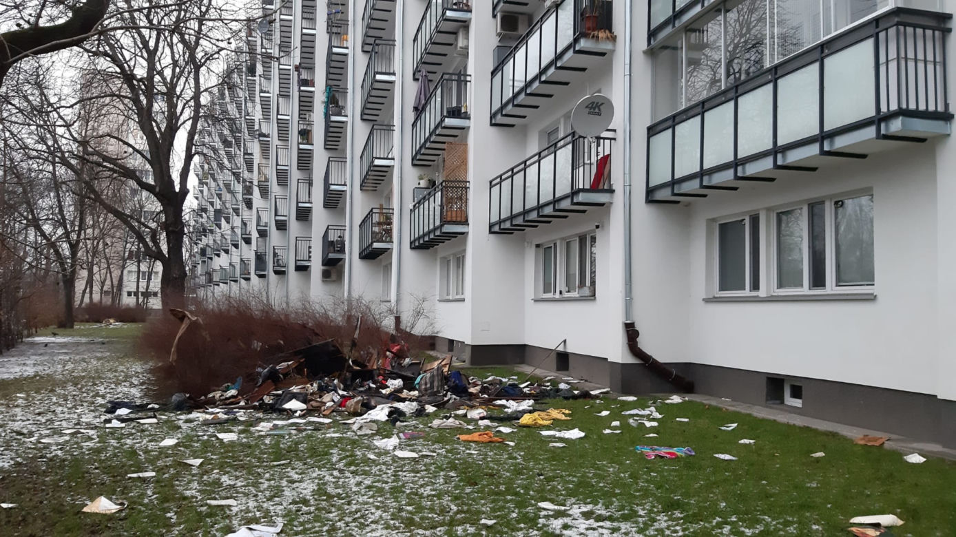 Pożar mieszkania na Jagiellońskiej. Ogień buchał oknami