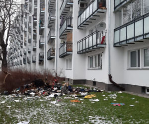 Pożar mieszkania na Jagiellońskiej. Ogień buchał oknami
