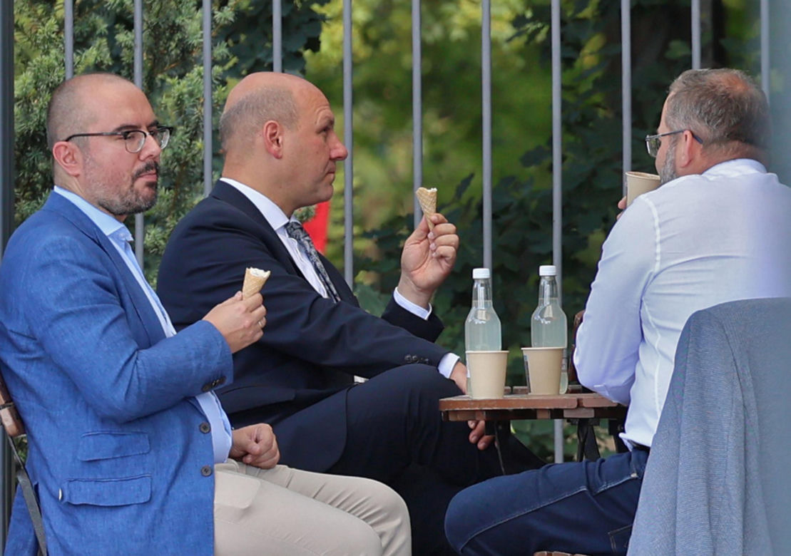 Posłowie PiS poszli na lody