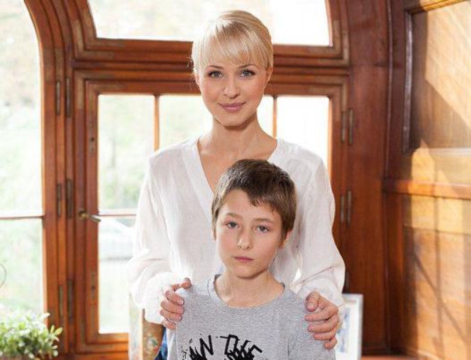 PIERWSZA MIŁOŚĆ. Sandra Malicka (Monika Dryl), Jakub (Dawid Strumień)
