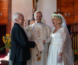 Małgorzata Rożniatowska w wieku 75 lat założyła suknię ślubną