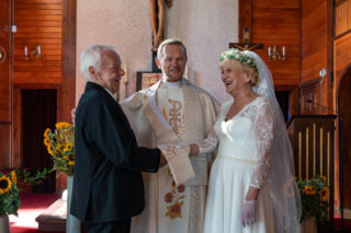 Małgorzata Rożniatowska w wieku 75 lat założyła suknię ślubną