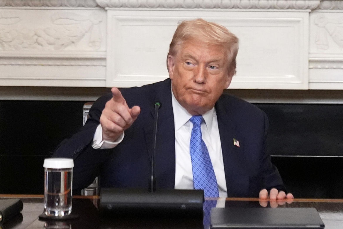 Przygotowania do spotkania Putin-Trump w bazie sił powietrznych USA na Alasce