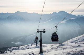 Kasprowy Wierch zimą. Co dzieje się w wagonikach kolejki?