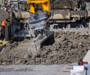 Betonowa technologia na gminnej drodze w Ożarowie