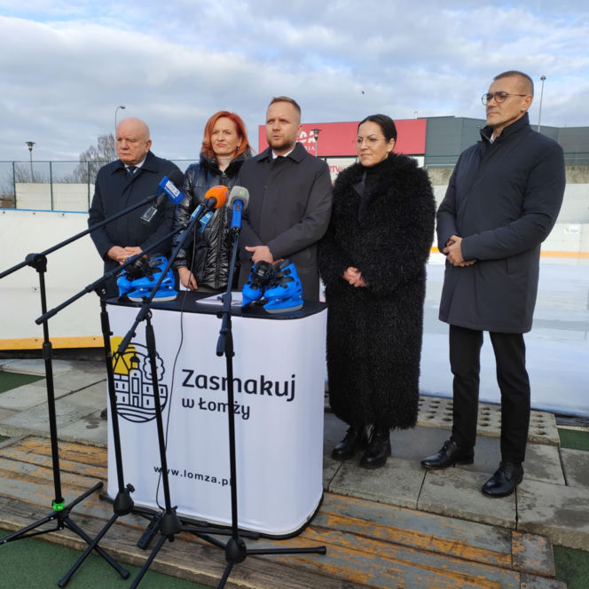 Umowa podpisana. Za 18 miesięcy w Łomży powstanie zadaszone lodowisko rolkowisko