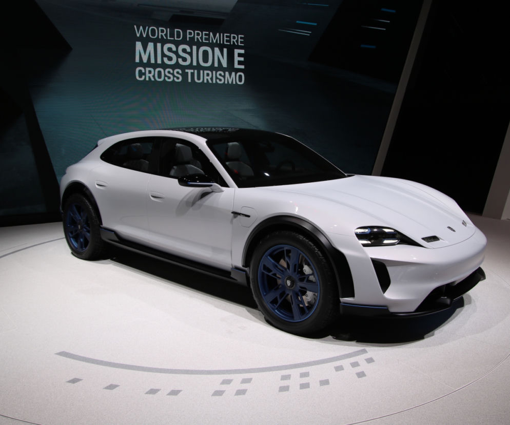 Porsche Mission E Cross Turismo