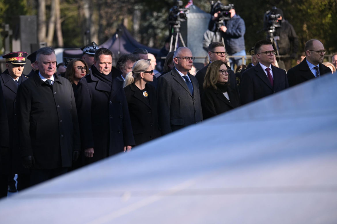 Obchody 16. rocznicy katastrofy smoleńskiej. Powązki