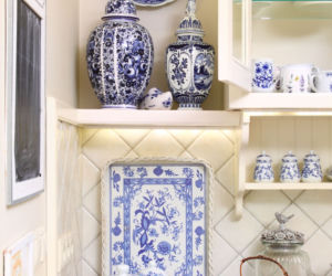Biało - niebieska porcelana
