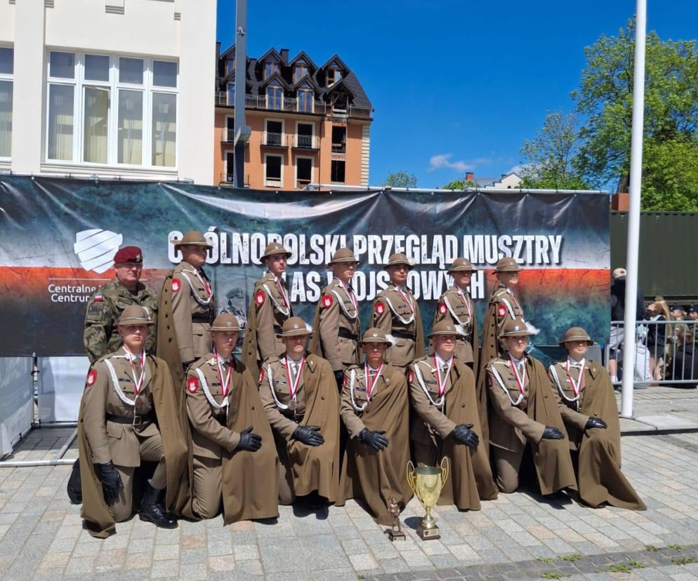 Zespół Szkół nr 2 z Nowego Sącza z brązowym medalnem Przeglądu Musztry Klas Wojskowych