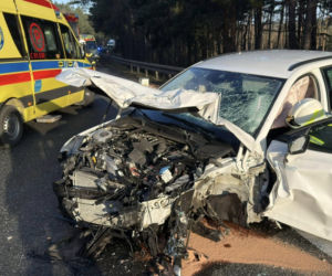 Groźny wypadek na DK10 między Bydgoszczą a Toruniem. Na miejscu śmigłowiec LPR, droga zablokowana