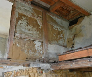 Przysłupowy dom w Twardocicach w czasie remontu