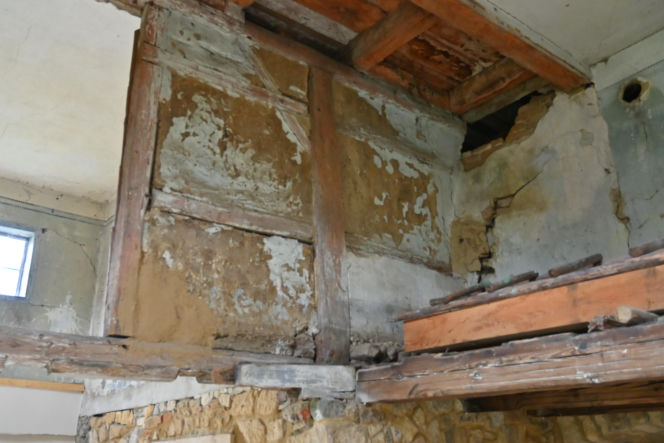 Przysłupowy dom w Twardocicach w czasie remontu