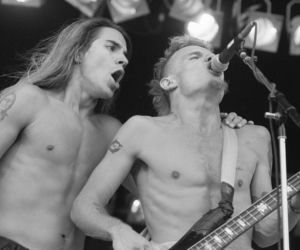 Nagość, szaleństwo i kultowe skarpetki. Wspominamy, jak Red Hot Chili Peppers zaskoczyli na początku kariery 