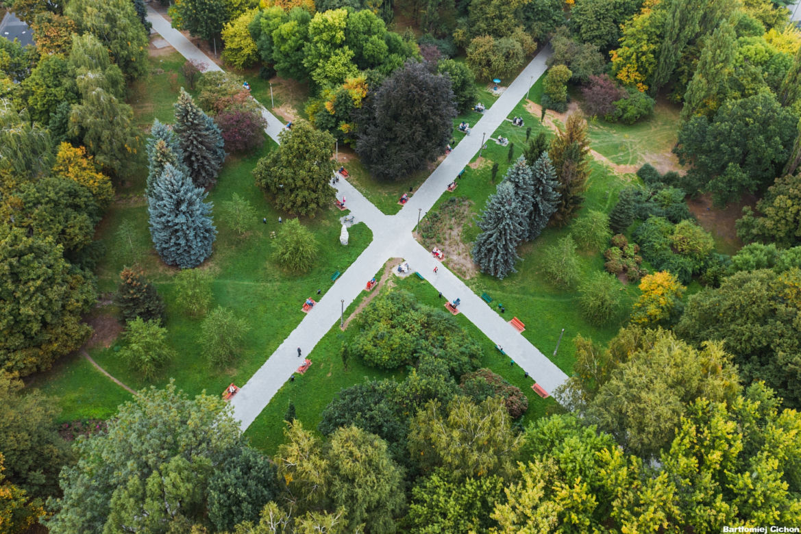 Nie uwierzycie własnym oczom. Tak wygląda Nowa Huta sfotografowana... z motoparalotni! [GALERIA ZDJĘĆ]