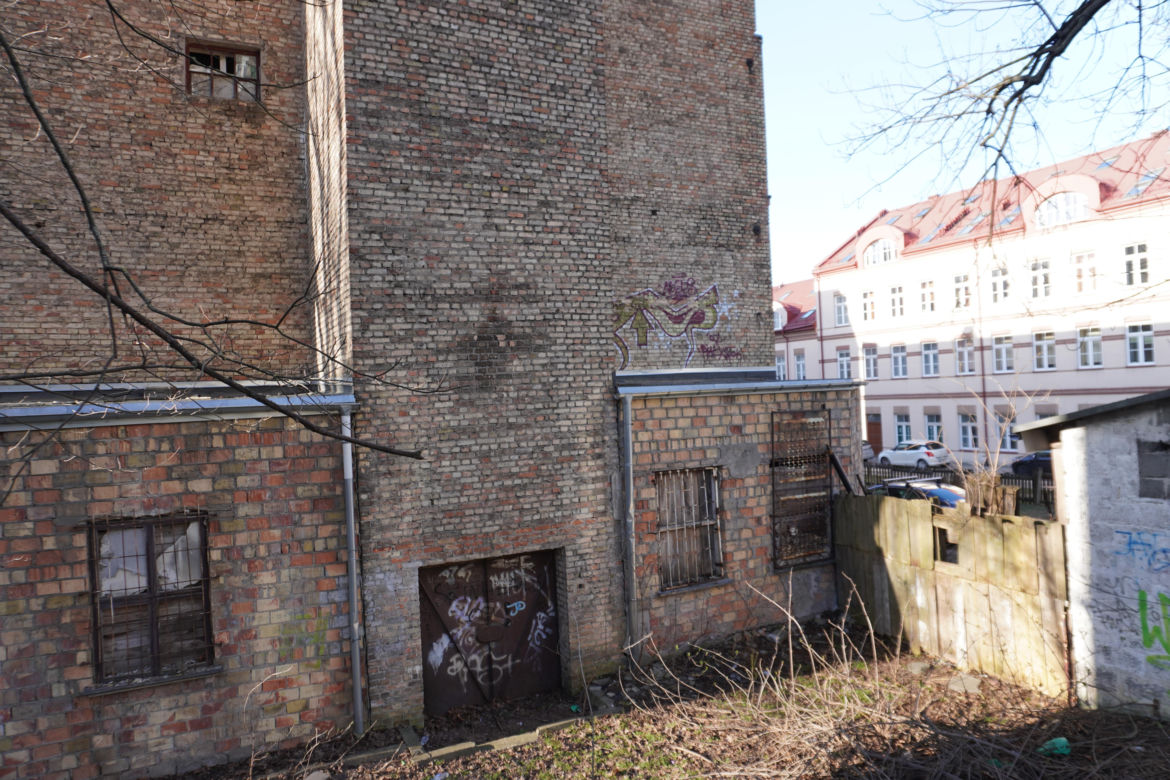 Opuszczona fabryka włókiennicza w Białymstoku. Niszczejące budynki niedaleko centrum miasta