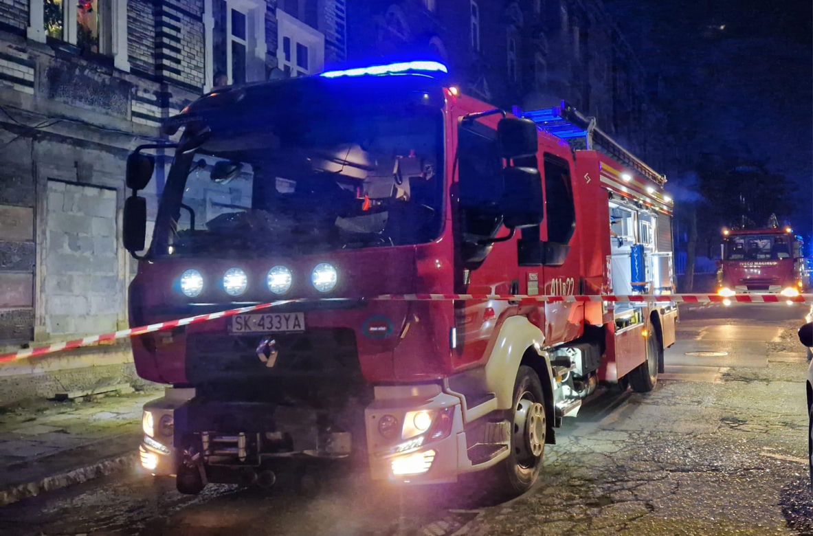 Pożar budynku mieszkalnego w Bytomiu. Do szpitala trafiło 9 osób w tym piątka dzieci