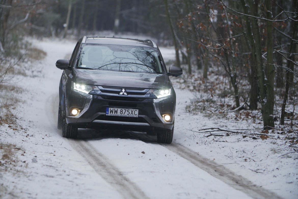Mitsubishi Outlander PHEV lifting 2016