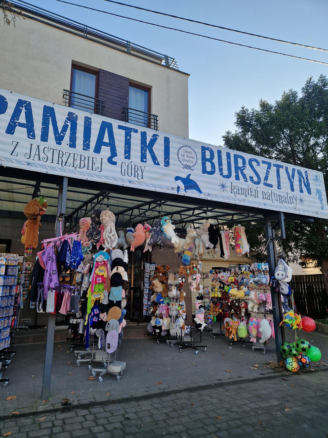 Nowy trend nad morzem! Lody i pamiątki w połowie listopada? Ta nadmorska miejscowość jest czynna cały rok