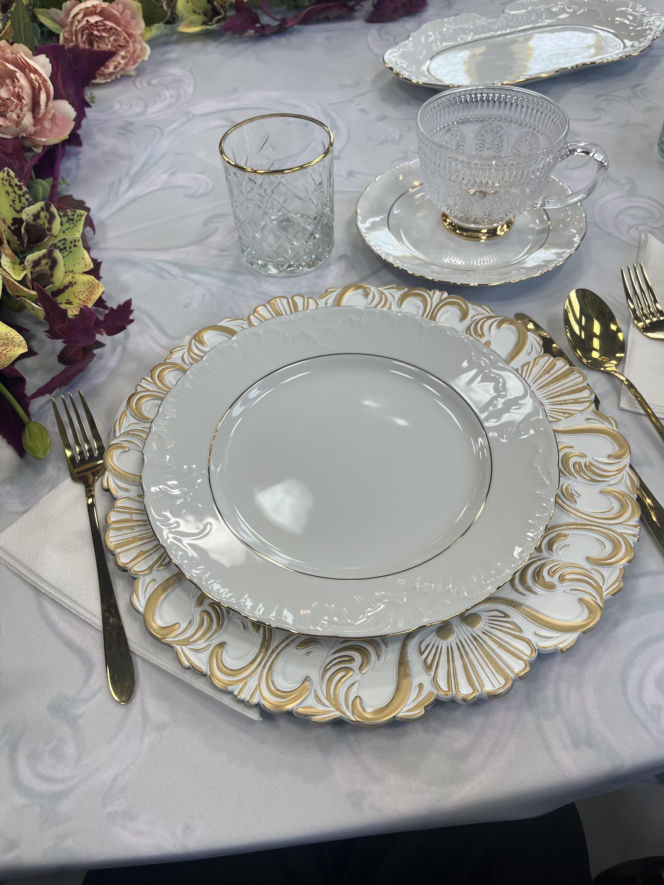 Co naprawdę dzieje się w zamku Zdrajców? Mamy zdjęcia zza kulis hitu TVN!