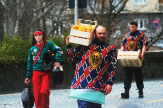 Włochy/ Ponad 140 osób odniosło obrażenia podczas kolejnej bitwy na pomarańcze w Ivrei