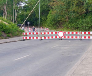Ulica Starkiewicza zamknięta po awarii wodociągu
