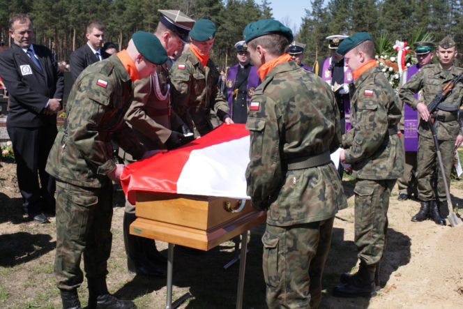 Młodziutka stewardessa miała przed sobą całe życie. Na grobie Justyny Moniuszko wyryto symboliczne słowa