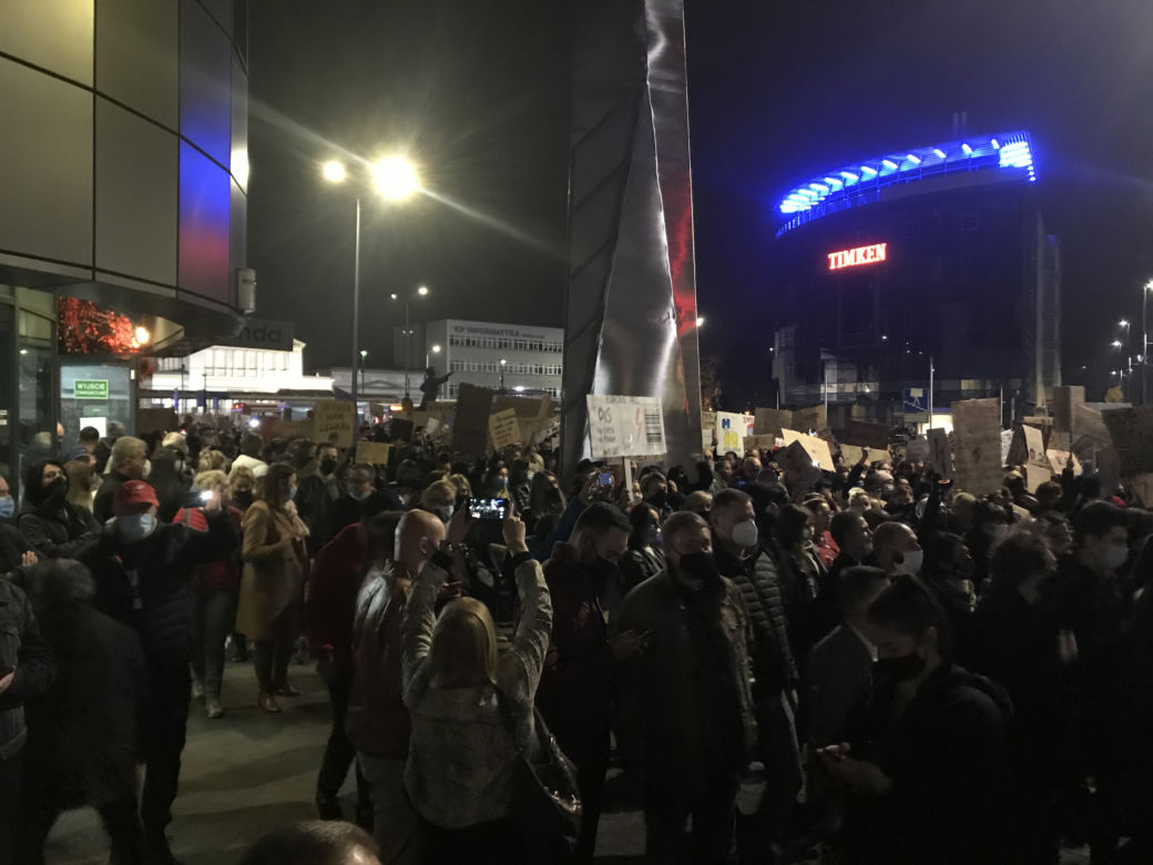 Strajk kobiet w Sosnowcu. Tłumy na ulicach! Wsparcie karetek, medyków i taksówkarzy
