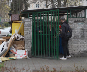 „Cały Grochów w szczurach!”. Mieszkańcy prawobrzeżnej Warszawy ponownie toną we własnych śmieciach