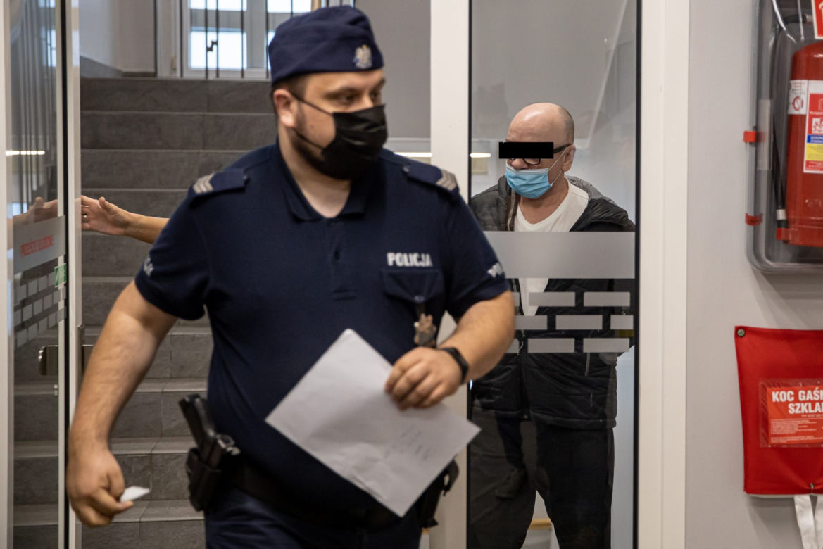 Zabił kolegę siekierą i mieszkał ze zwłokami