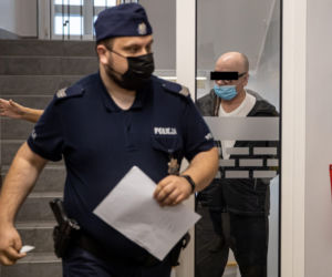 Zabił kolegę siekierą i mieszkał ze zwłokami