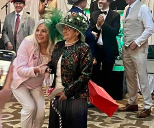 Takich kapeluszy nie zobaczysz nigdzie indziej! Szalony bal połączyli z pomaganiem