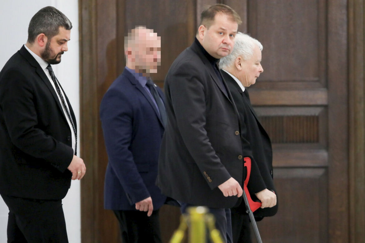 Kierowca Kaczyńskiego to milioner 
